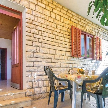 Awesome Apartment In Pula With Wifi Екстериор снимка