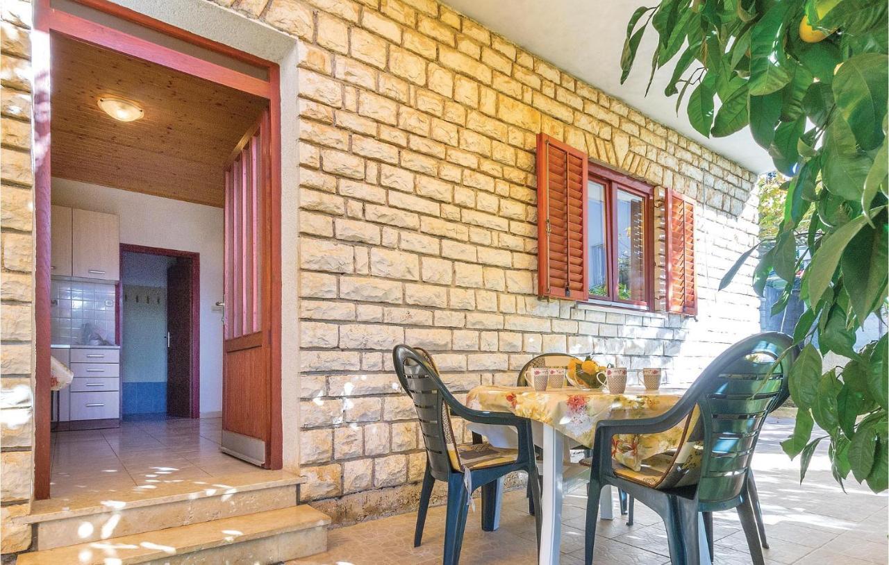Awesome Apartment In Pula With Wifi Екстериор снимка